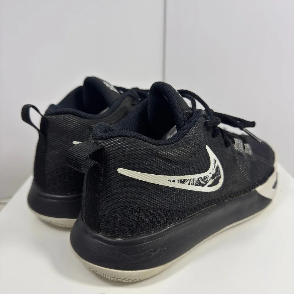 Nike Kyrie Flytrap 6 GS Youth Size 7Y Black White Basketball Shoes DQ8094-009